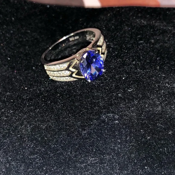 Amethyst stone set in 925 stamped silver ring w/white Cubic Zirconia size 7 - Picture 9 of 11